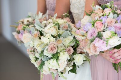 Hochzeitsblumen und Blumenschmuck